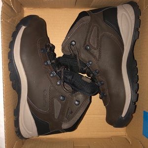 Columbia Newton Ridge Plus Wide - Women’s